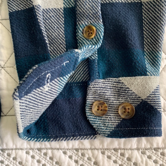 LIKE NEW O’Neill Button-down - Picture 2 of 5